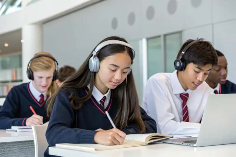 Exam Day Excellence: Your Guide to IGCSE English Paper 2